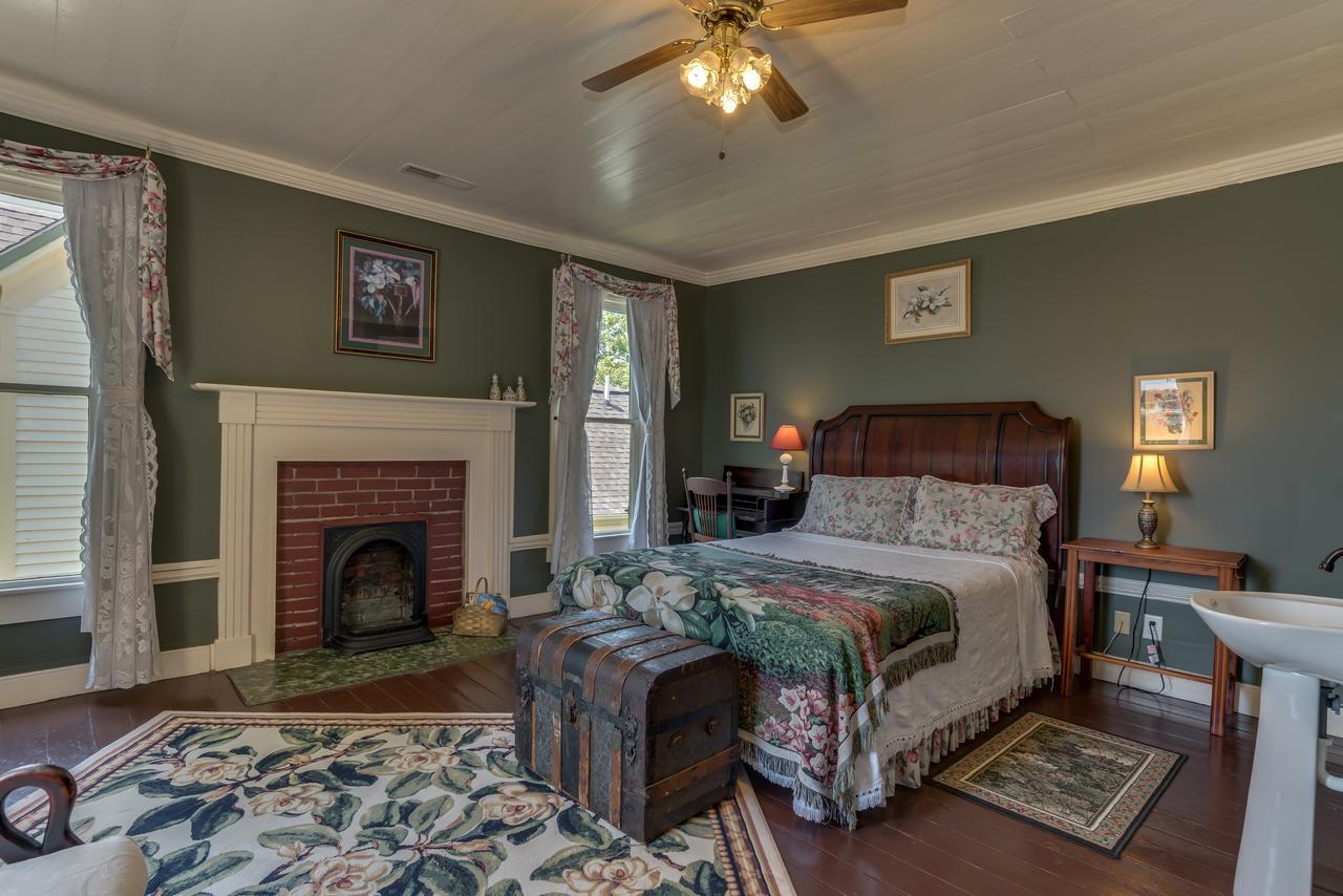 Carrier Houses Bed & Breakfast Rutherfordton Esterno foto