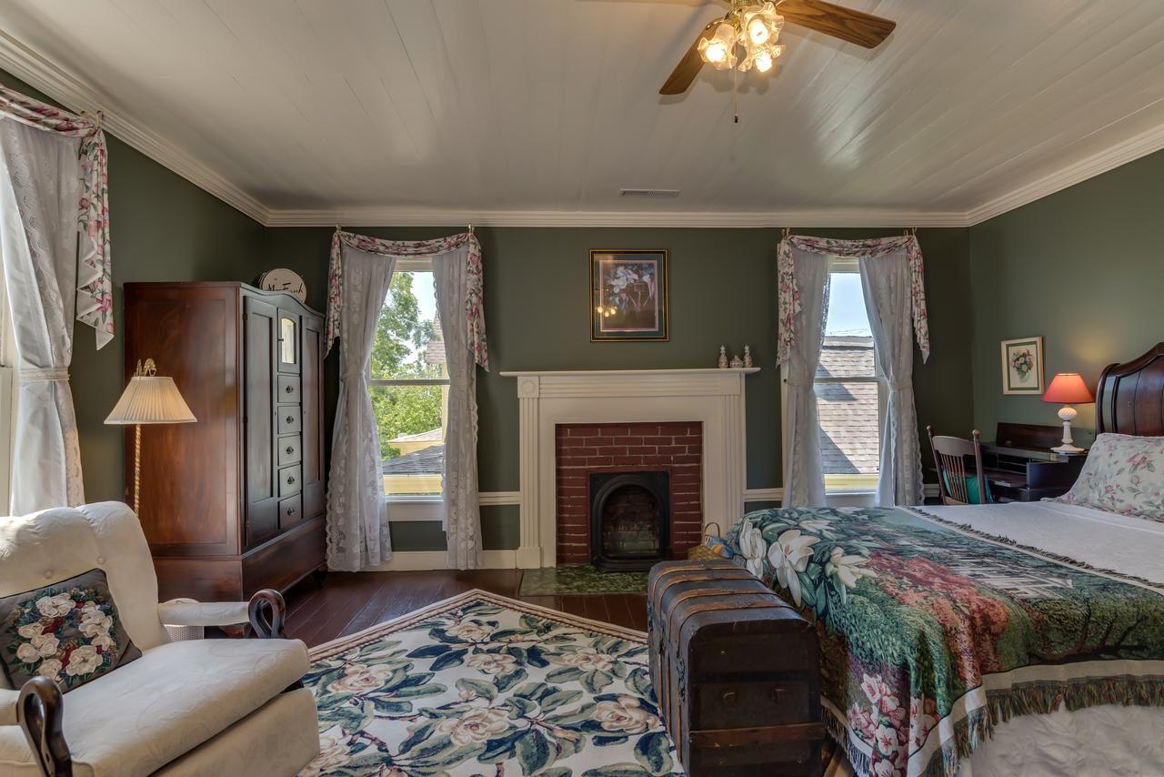 Carrier Houses Bed & Breakfast Rutherfordton Esterno foto
